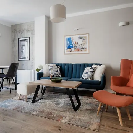 8th Hill Apartment *