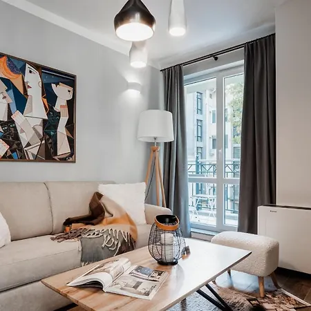 8th Hill Apartment *