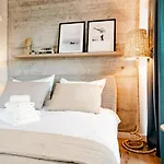 8th Hill Apartmán *