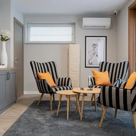 8th Hill Apartman