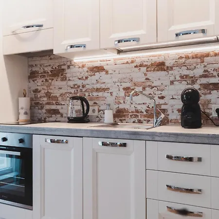 8th Hill Apartment