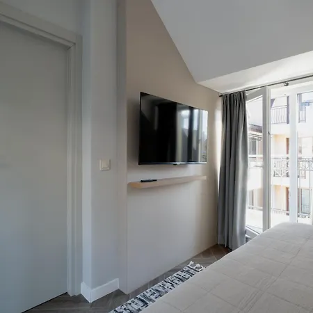 8th Hill Apartman