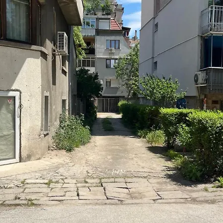 8th Hill Apartman *